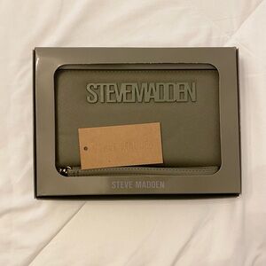 Steve Madden Olive Wallet